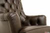 Upholstered armrests presidential chair